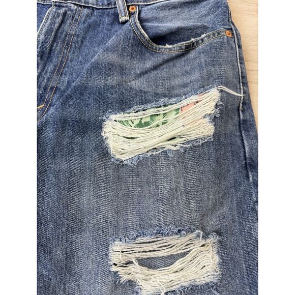 Levi's 569 Distressed Jean Shorts Men's Size 34 Loose Straight 100% Cotton Denim - Picture 2 of 9